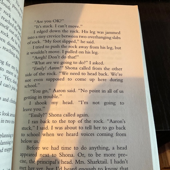 Book - Emily Windsnap and the Siren’s Secret by Liz Kessler K57 - Picture 3 of 3